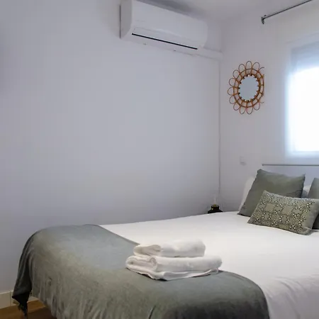 Moderno En Triana 2 Y Aire Acondicionado דירה