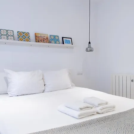 Moderno En Triana 2 Y Aire Acondicionado דירה *